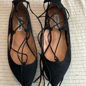Steve Madden Flats in Black